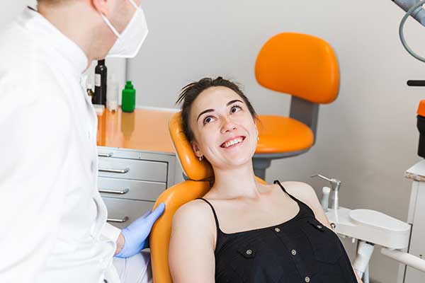 When To Choose Dental Implants Over Dentures